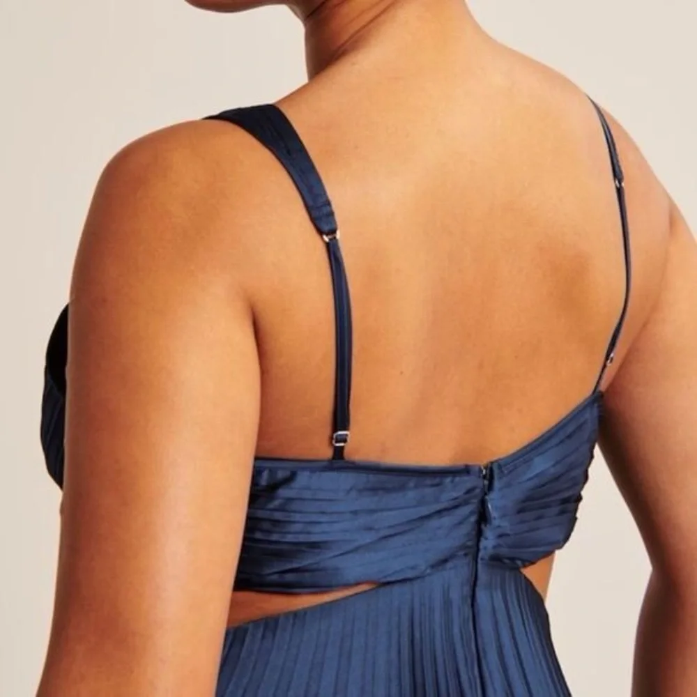 Abercrombie & Fitch Giselle Satin Pleated Cutout Maxi Dress Navy Medium Tall NWT